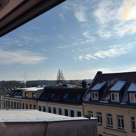 Kuschelige Dachgeschosswohnung Am Clarapark Lipcse Kültér fotó