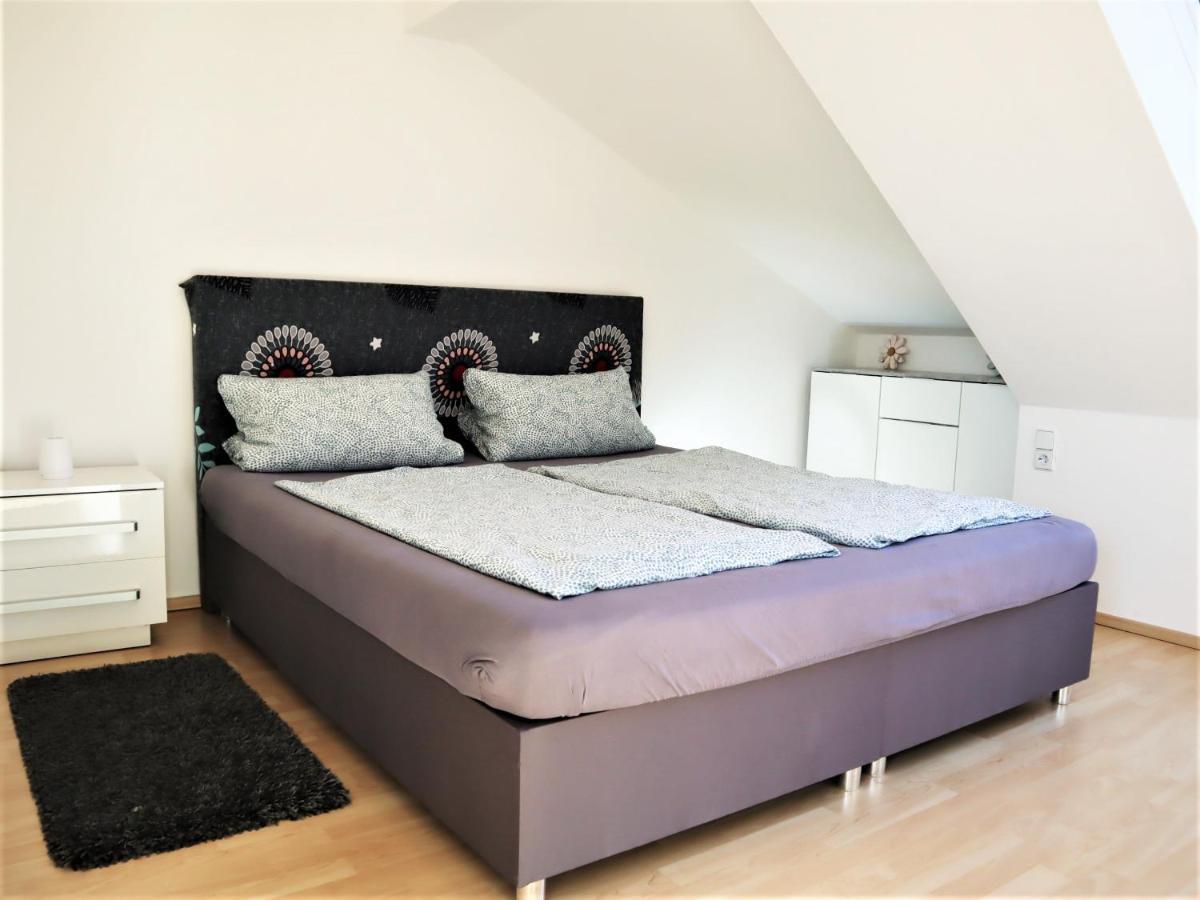 Kuschelige Dachgeschosswohnung Am Clarapark Lipcse Kültér fotó