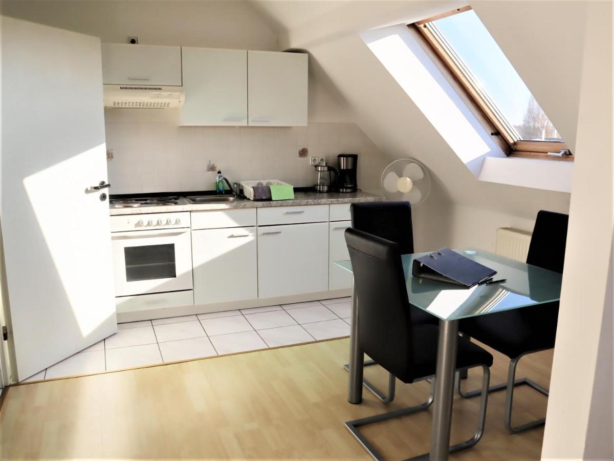 Kuschelige Dachgeschosswohnung Am Clarapark Lipcse Kültér fotó