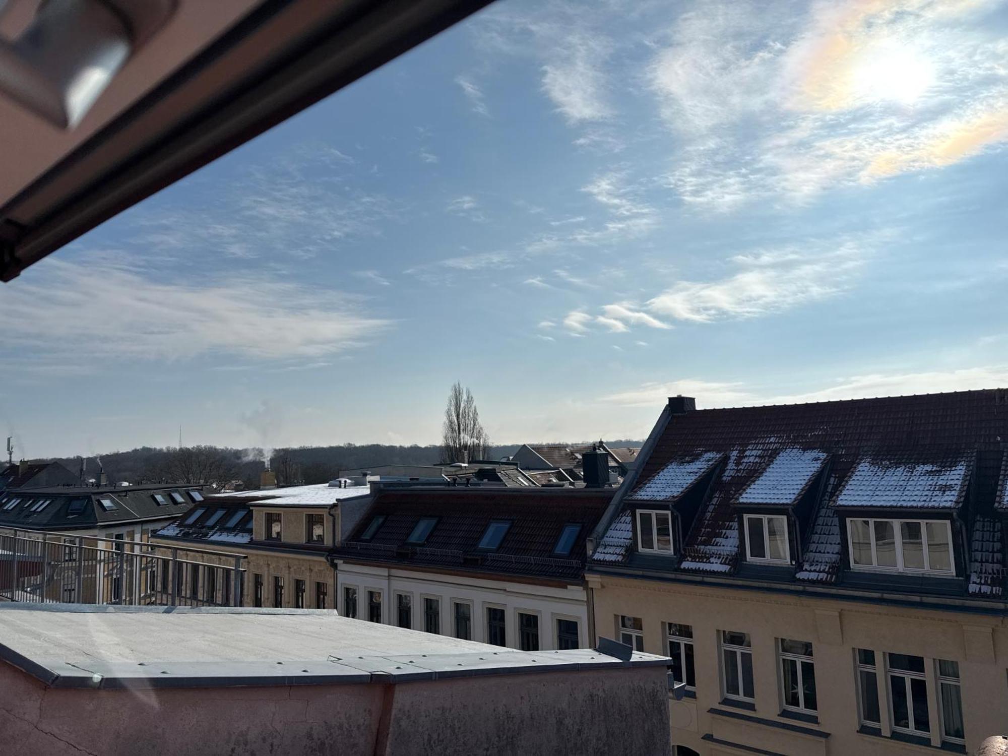 Kuschelige Dachgeschosswohnung Am Clarapark Lipcse Kültér fotó