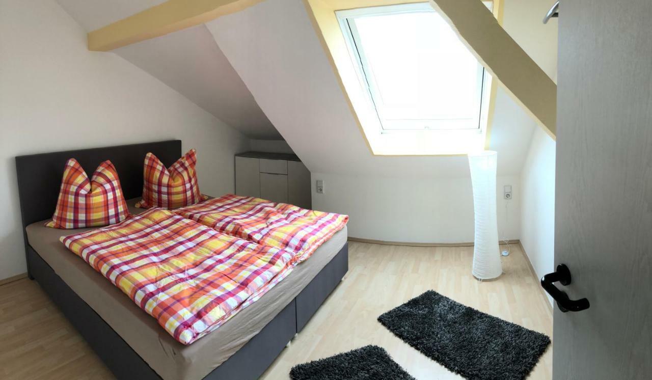 Kuschelige Dachgeschosswohnung Am Clarapark Lipcse Kültér fotó