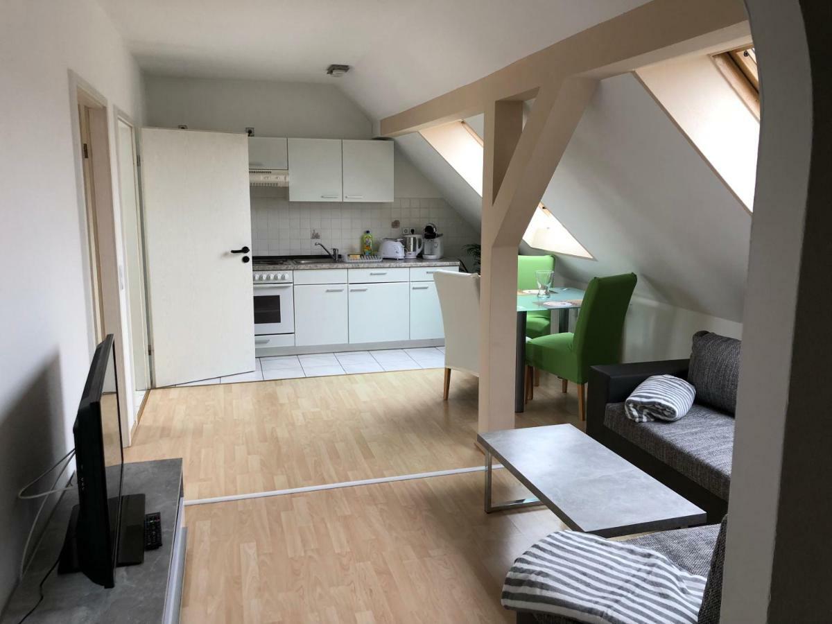 Kuschelige Dachgeschosswohnung Am Clarapark Lipcse Kültér fotó
